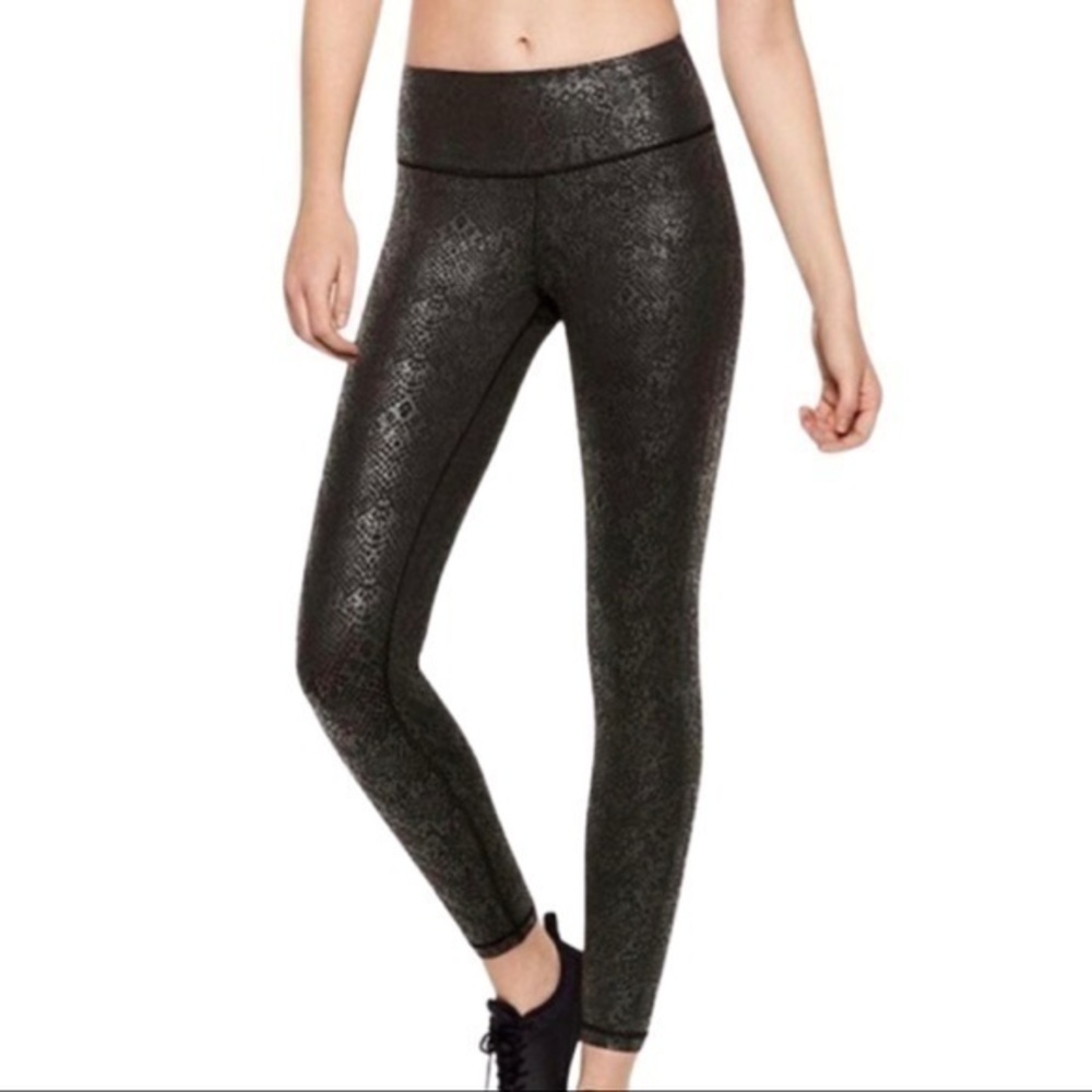 PINK Victoria’s Secret Women’s Black Knockout Tight Snakeskin Print Leggings
